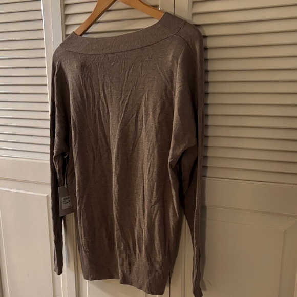 Chelsea28 Tan V-Neck Sweater Layers Fall/Winter Coastal Grandma Minimalist Sz S - Picture 6 of 6